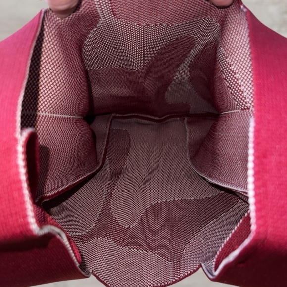 Burgundy-White Abstract, Thick-Knitted Small Wristlet/Mini Tote Bag NWT - Picture 9 of 13